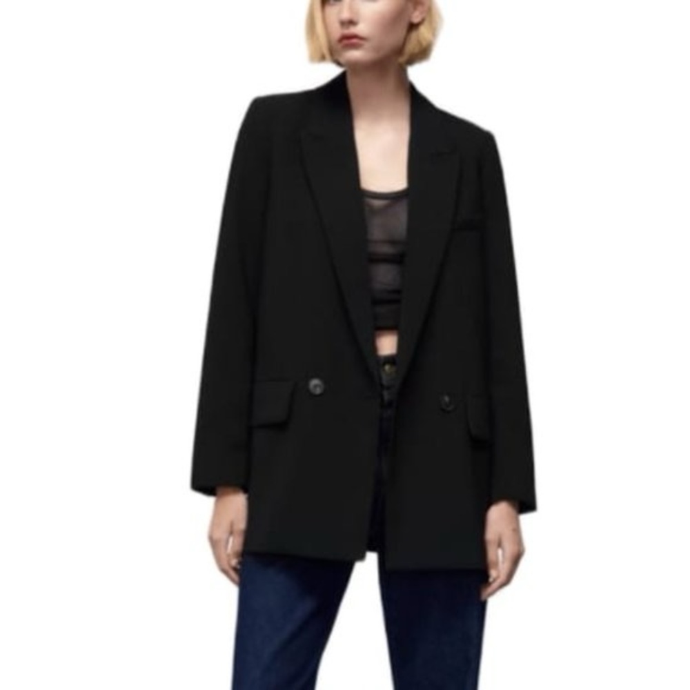 Zara Black Blazer with Notched Lapels and Oversized Fit